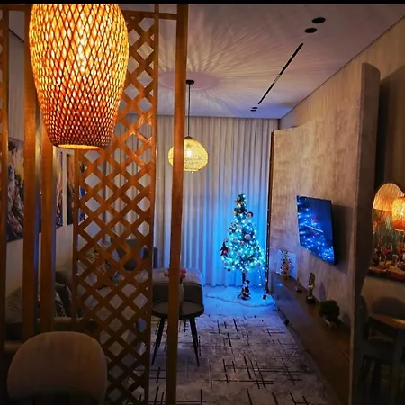 Sun-kissed Memories, Qerret Apartament