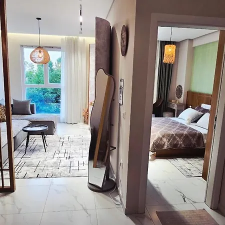 60 Seconds Walk To The Apartamento Golem (Tirana)